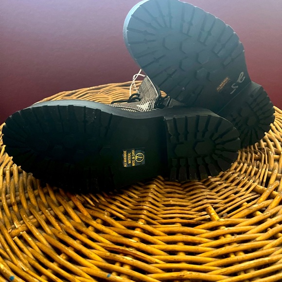 Soda Plaid Platform Combat Boots - Picture 3 of 6